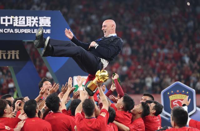 爱体育官网-全景特写海港中超第3冠 深夜山东泰山兵临城下…