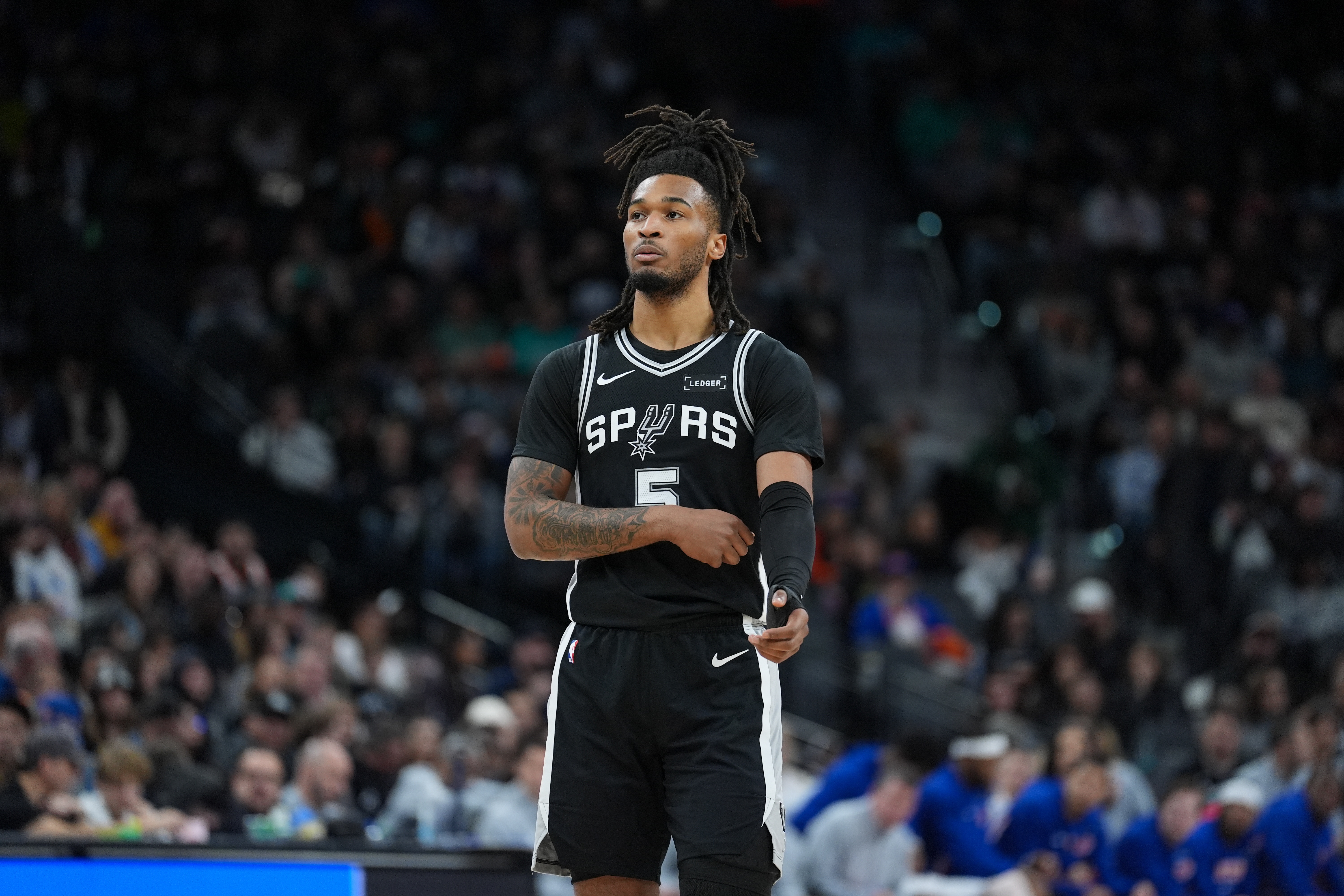 手感不错！卡斯尔13中6得20分7板8助1断 可惜出现了5次失误