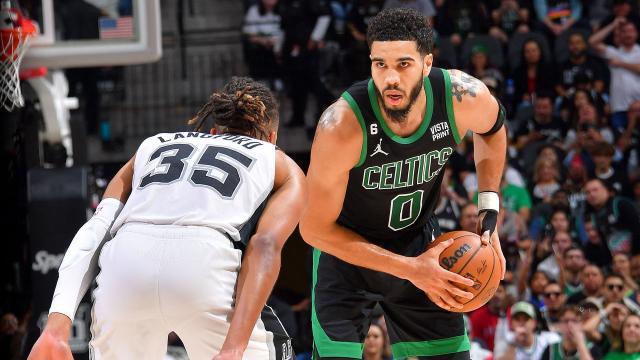 爱体育下载-塔图姆希望罗威先发出场 绿军是否该考虑变阵